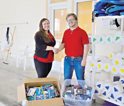 Williams donates to swimmers