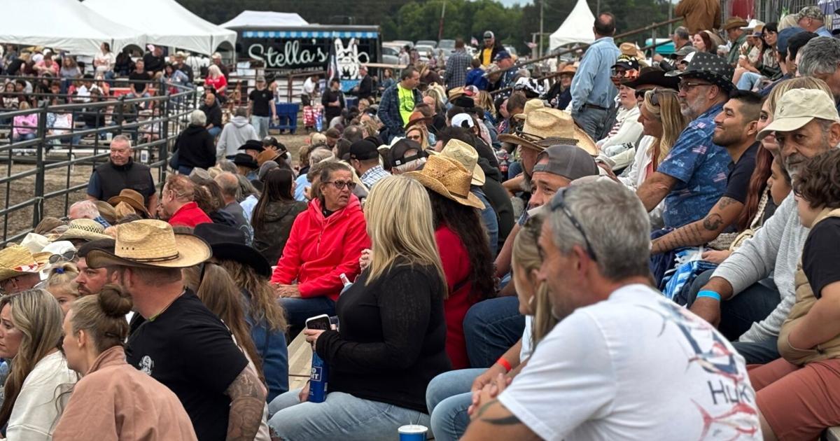 Pro rodeo delights thousands on Conway farm