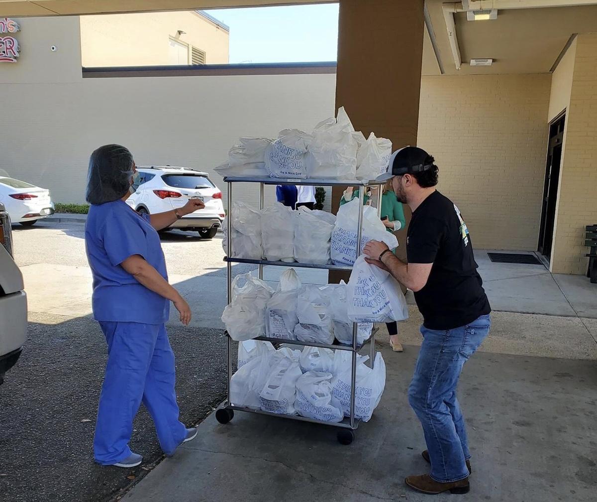 North Myrtle Bar And Grill Donates Meals To Hospital Staff Covid