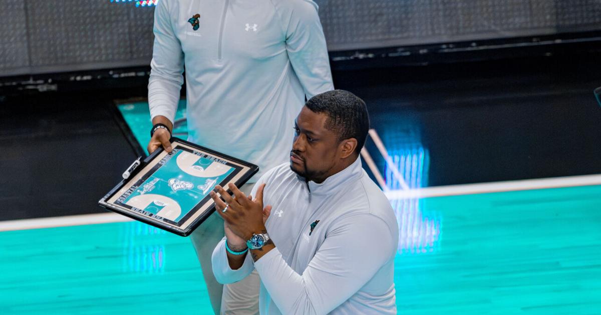CCU men's basketball coach Justin Gray signs 11 new players