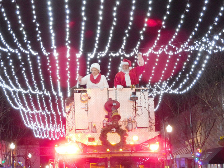 Large crowd gathers for Christmas events in Loris Loris