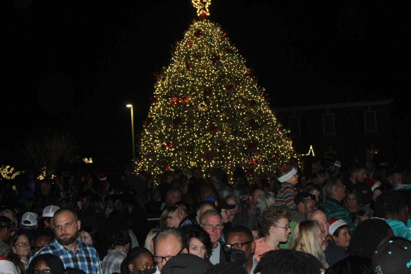Conway Sc Christmas Parade 2022 A Huge Crowd Welcomed Christmas To Conway Thursday Evening | News |  Myhorrynews.com