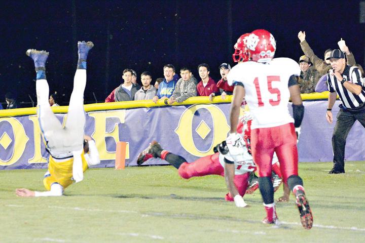Lhs Downs Wade Hampton Red Devils In Playoff Opener 21 7