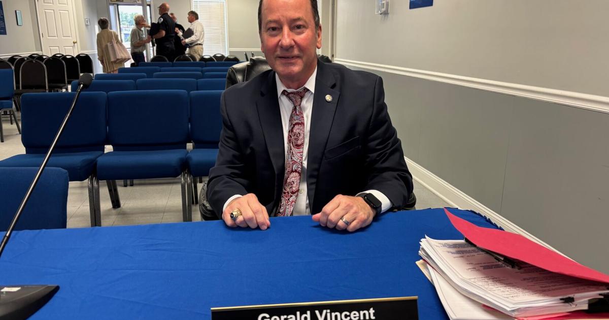 Surfside Beach administrator gets one year extension