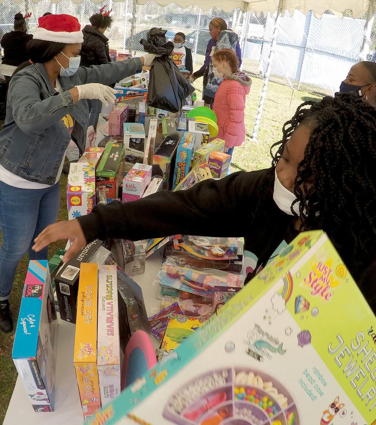 1219 hemingway toy drive_JM07.JPG