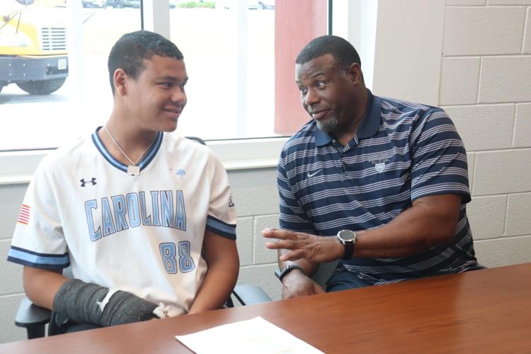 Bradford family of Sept. 11 hero meets Griffey Jr., Local News