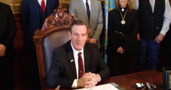 South Dakota's New Governor Larry Rhoden Sworn In | State News | mykxlg.com