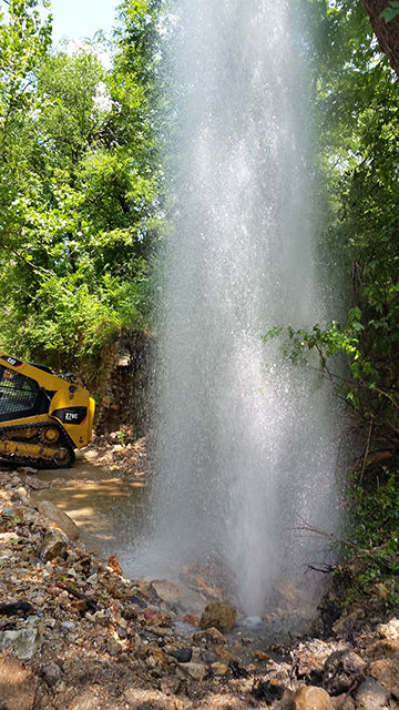 Geyser from water main break in De Soto