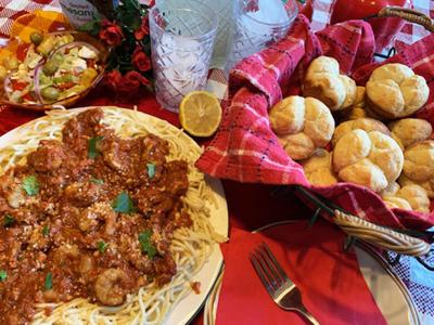 Seafood Spaghetti, Cloverleaf Rolls