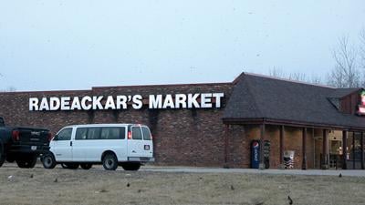 Thousands of robins choose Radeackar’s Market in Cedar Hill as their home.