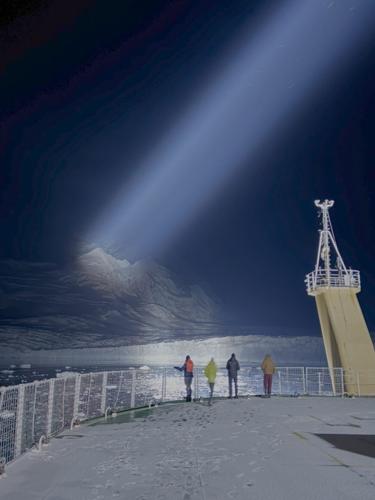 Spider silk thread close-up wins Royal Society Publishing Photography Competition
