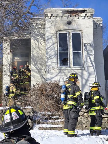 Fire destroys vacant house in De Soto, cause under investigation