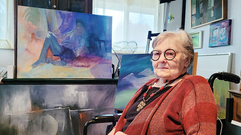 Jo Rezny McCredie taught art at Jefferson College and Fox and Windsor high schools.