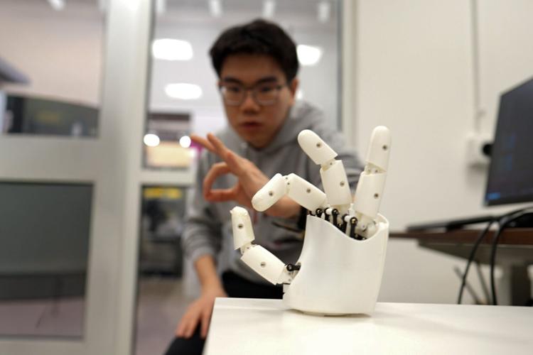 New wristband enables wearers to control robotic hand so that it can play piano