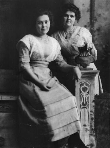 Nancy Nicholson Wood, 78, of the De Soto area earned first place with a 1910 photo of her grandmother, Hallie Yount, then 16, and her great-aunt, Blanche Yount, then 14.