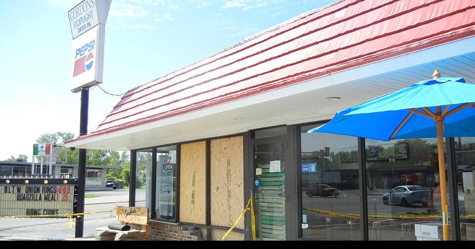 SUV crashes through front of Gordon’s Stoplight diner Local News