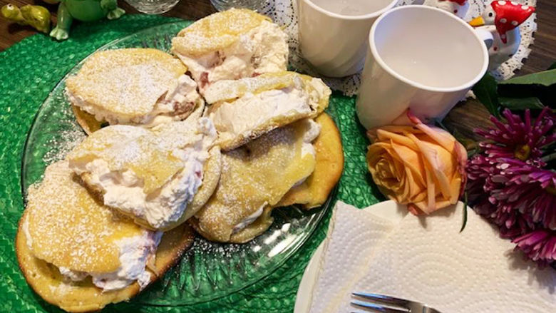 Strawberry Cream Puffs