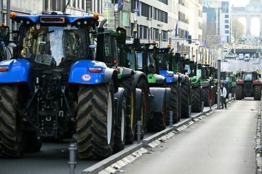 Hundreds of tractors clogged the streets of central Brussels Thursday morning with many more expected