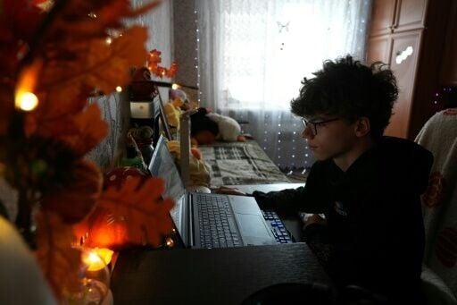 Bogdan has struck up a close online friendship with another teenager and dreams of meeting her