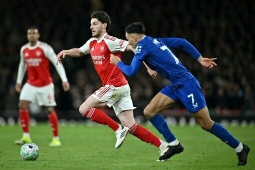 Leaders Arsenal claimed a vital win over Everton
