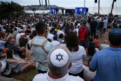 Australians held a minute's silence to honour victims a week after gunmen opened fire on a Jewish festival at Bondi Beach and killed 15 people