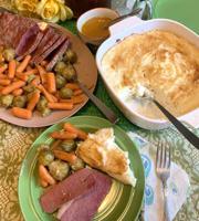My Leader Yummy: Corned Beef and Veggies and Baked Garlic Mashed Potatoes