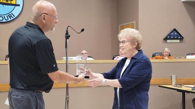 Arnold Mayor Ron Counts presents a Mayor’s Appreciation Award to Carolyn Doty