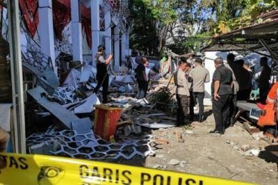 A building of the North Sumatra's National Sports Committee of Indonesia (KONI) was damaged in the quake