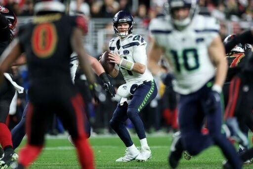 Sam Darnold of the Seattle Seahawks peppered pinpoint throws in the first quarter