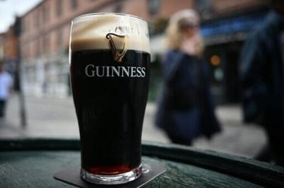 Drinks group Diageo, the maker of Guinness stout, says it is facing mounting competition from cheaper brands in the United States as consumers confront cost-of-living pressures