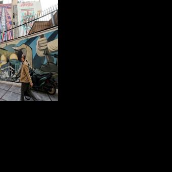 Turkey leads Iran diplomatic push as Trump softens strike threat