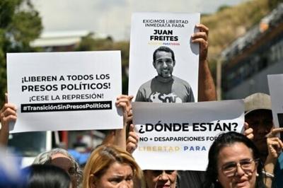 Venezuela says over 600 prisoners released; families' patience wanes