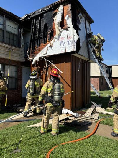 Fire damages Arnold apartment