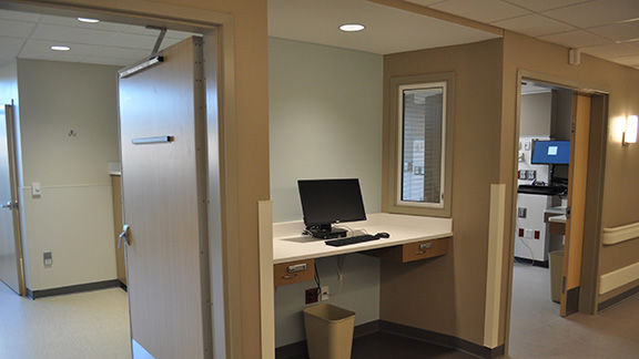 Nurses station between rooms.jpg