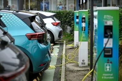Battery-electric vehicles showed the biggest percentage gain in sales last year in the EU, but hybrid-electrics were the top choice of consumers
