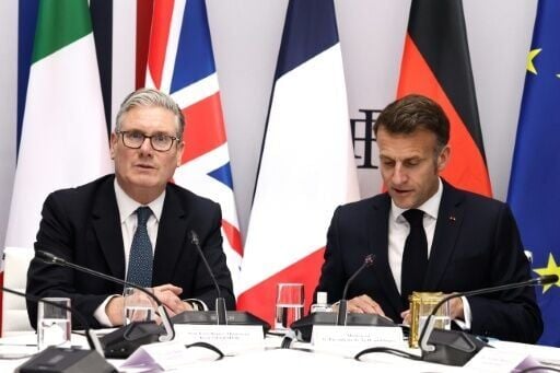 Britain's Prime Minister Keir Starmer (L) and France's President Emmanuel Macron chair an international summit on Hormuz