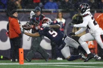 New England Kayshon Boutte grabs an extraordinary one-handed touchdown pass in the Patriots playoff victory over the Houston Texans