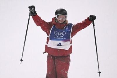Canada's Megan Oldham celebrates victory in the women's freeski big air final at the Milan-Cortina Olympics