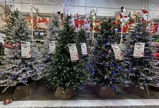 US consumer confidence is suffering, but Americans are expected to spend nearly $1,000 on holiday-related purchases in 2025, according to the Conference Board