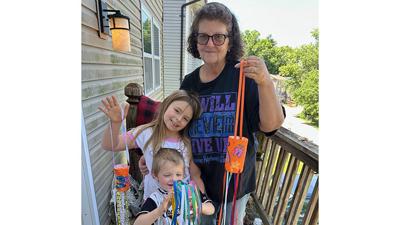 Tanya Parrott Moder created crafts with Jaxson, 4, and Aleigha, 7. Moder operates the Free Little Art Gallery at her home in Barnhart.