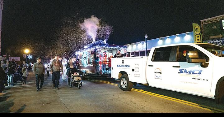 Festus Christmas Parade 2022 Twin City Chamber Christmas Parade Draws Large Crowd | Local News |  Myleaderpaper.com