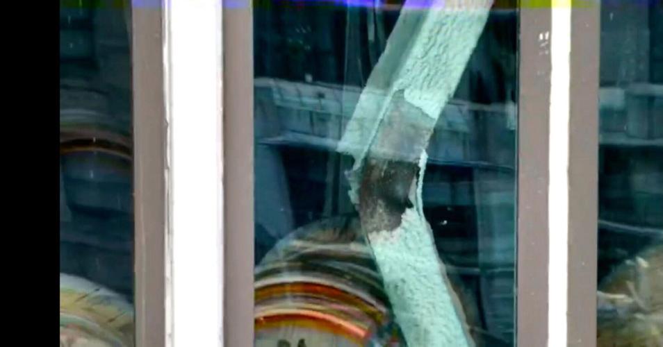 Hundreds evacuated as 37-storey Manhattan tower at risk of collapse