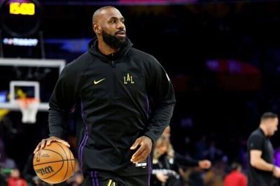 LeBron James of the Los Angeles Lakers, who missed his team's first 14 games of the season, warmed up before starting against Utah to make his debut in an NBA record 23rd campaign
