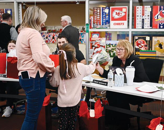 Cheryl Aylesworth receives flowers at the meeting.