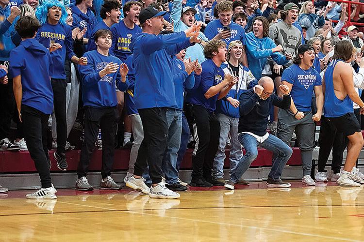 Seckman basketball fans