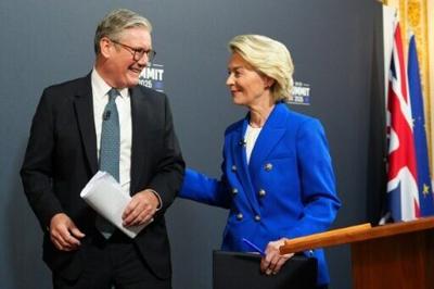 British PM Keir Starmer (L) and European Commission President Ursula von der Leyen held a UK-EU summit in London in 2025