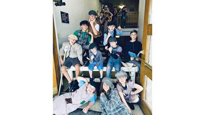 The cast of 'Newsies JR.' consists entirely of performers ages 5-14.