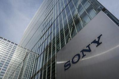 Japanese giant Sony hiked its full-year net profit as a weaker yen compensates for its ageing PlayStation games console and a memory chip crunch