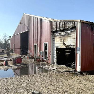 Animals unharmed in De Soto-area barn fire