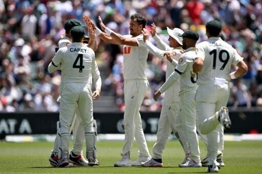 Mitchell Starc celebrates dismissing Jamie Smith